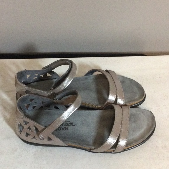 40 Naot metallic silver strap sandals - Picture 5 of 11